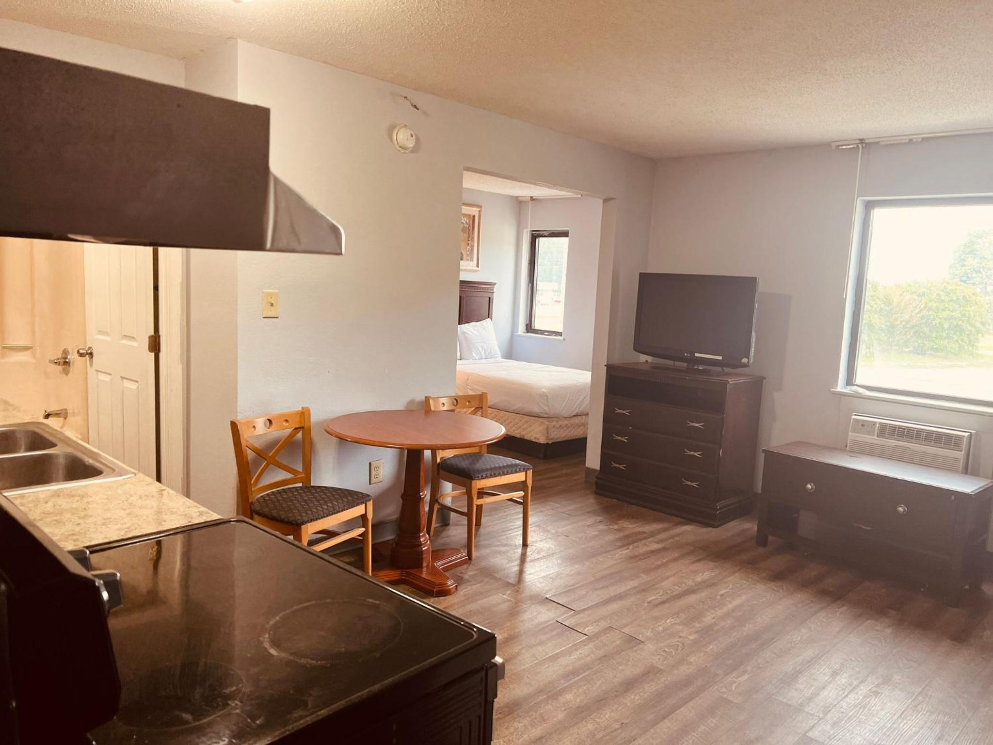 Palace Inn & Suites - Newport News/Jefferson Ave, Photo 4