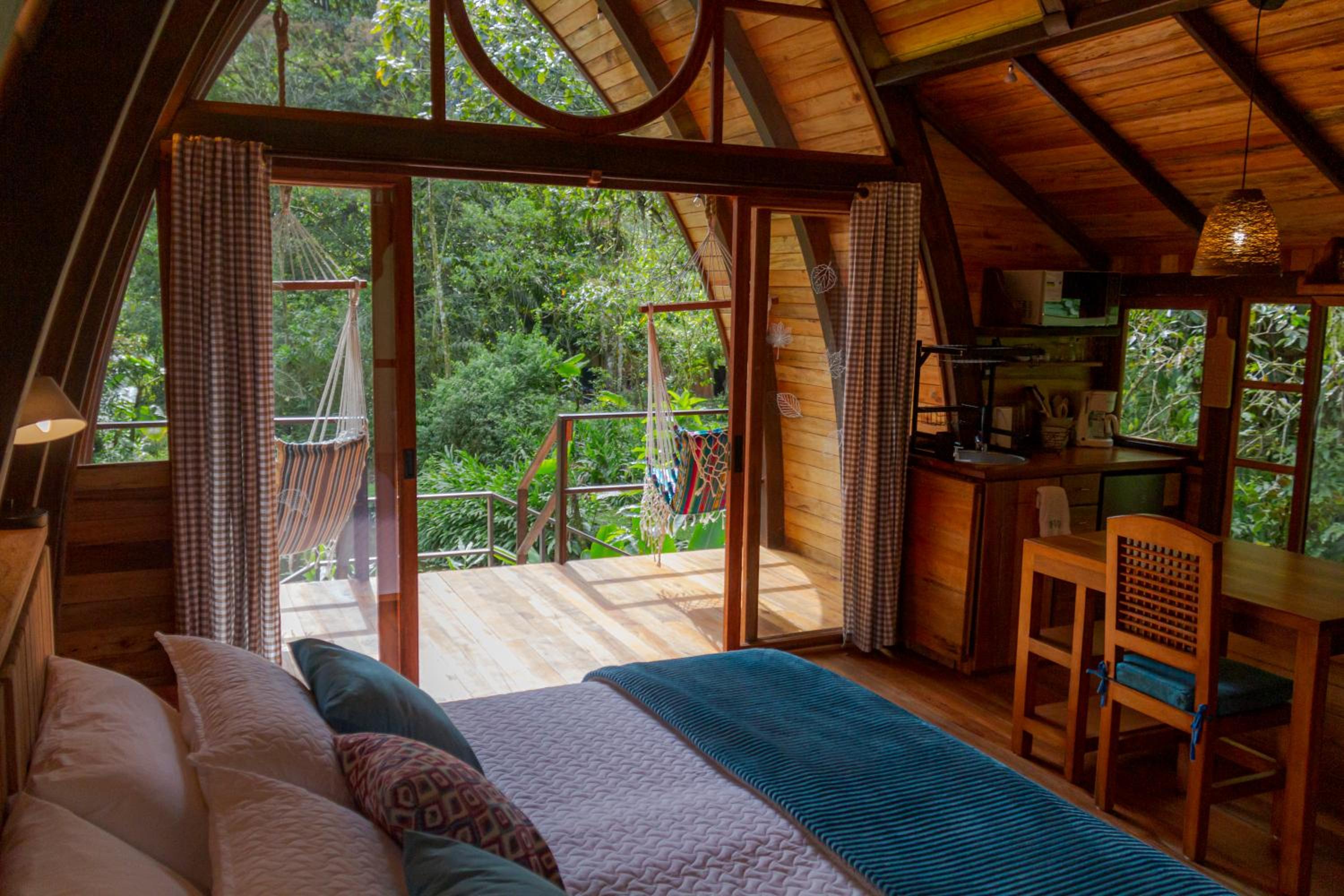 Sacha Urco Lodge -Private Cloud Forest Reserve in Mindo- 4x4 recommended March-April