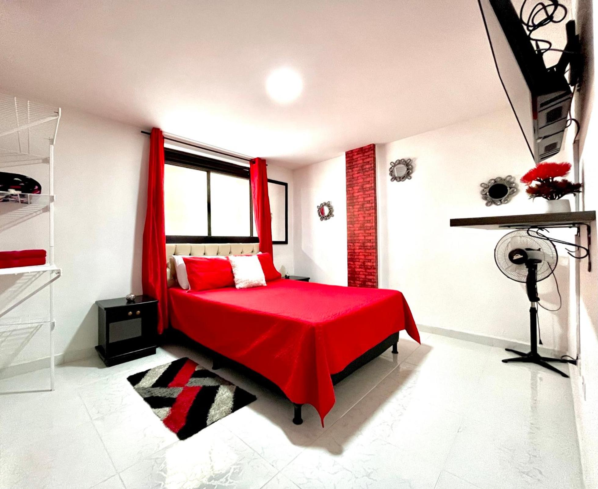 Edificio Victory Medellin - Apartamentos Acogedores y Equipados 100MB Wi-Fi, Central & Terraza Compartida