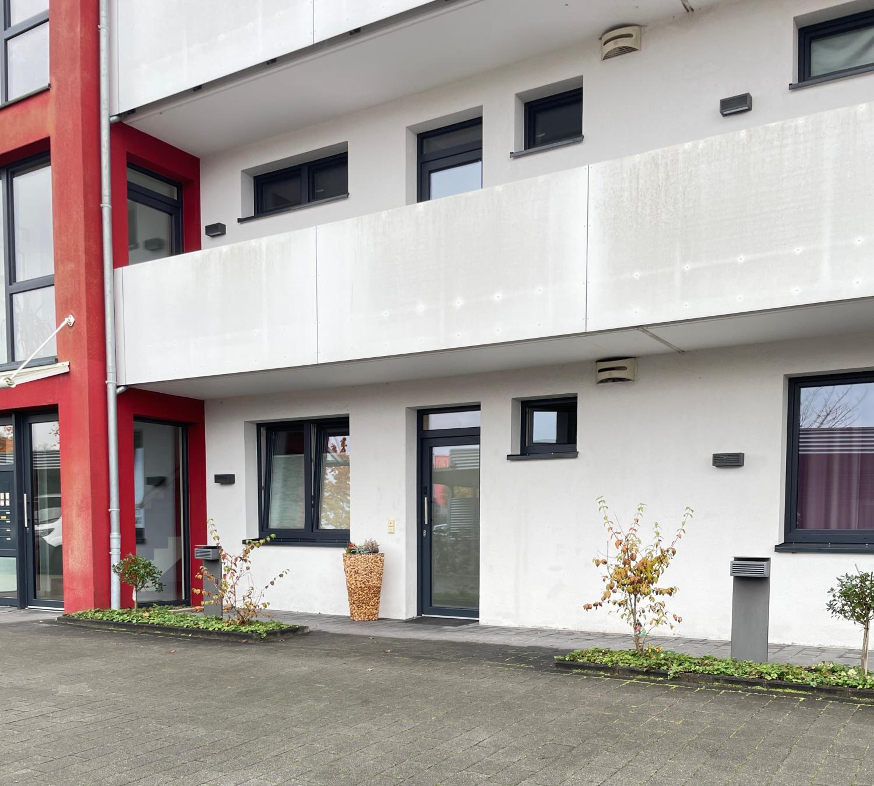 MiCasa OL - Deluxe Apartment mit Stil - Carport Stellplatz - Küche - WLAN - 3,7 KW Steckdose für E Auto - Terrasse
