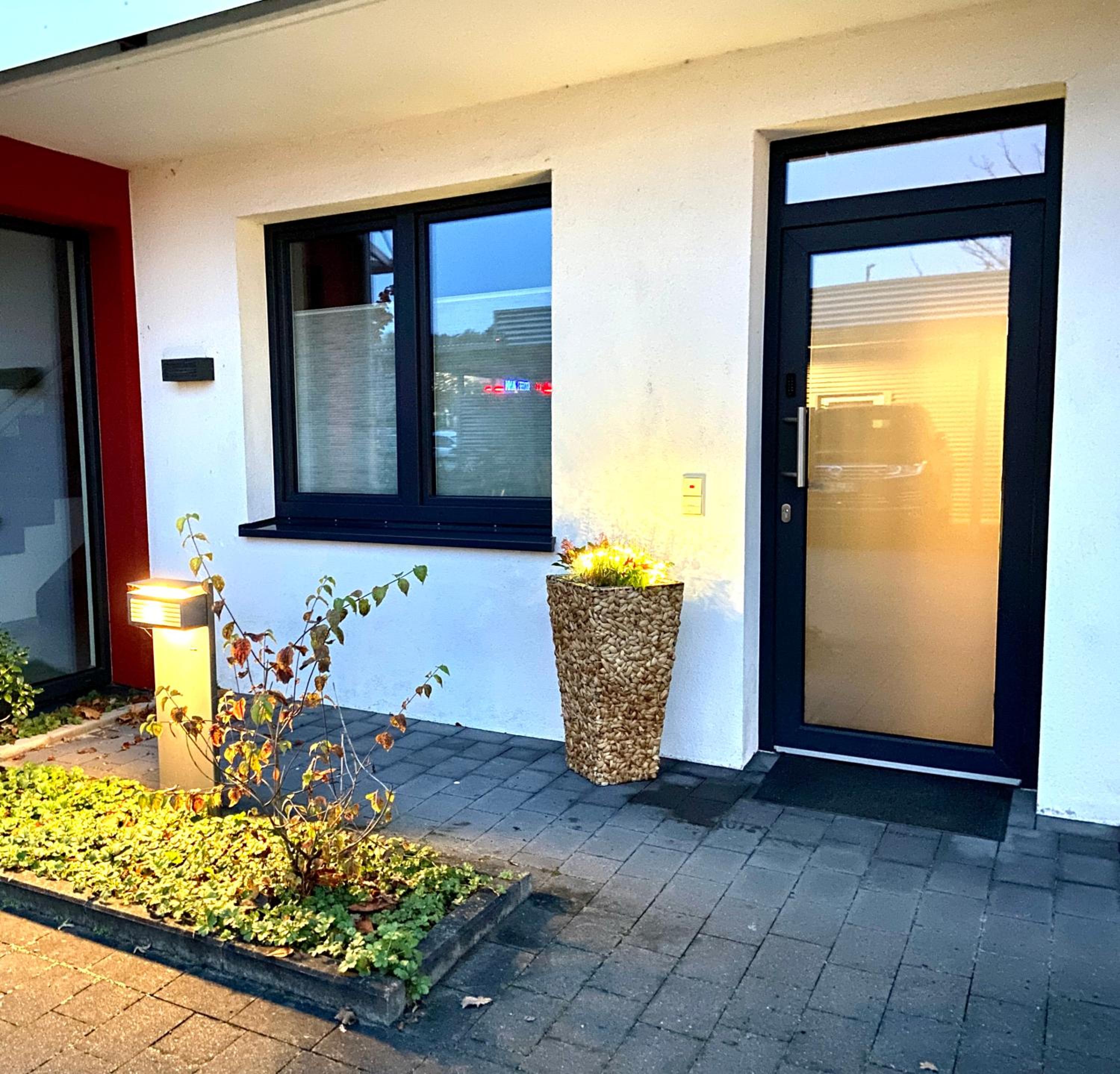 MiCasa OL - Deluxe Apartment mit Stil - Carport Stellplatz - Küche - WLAN - 3,7 KW Steckdose für E Auto - Terrasse