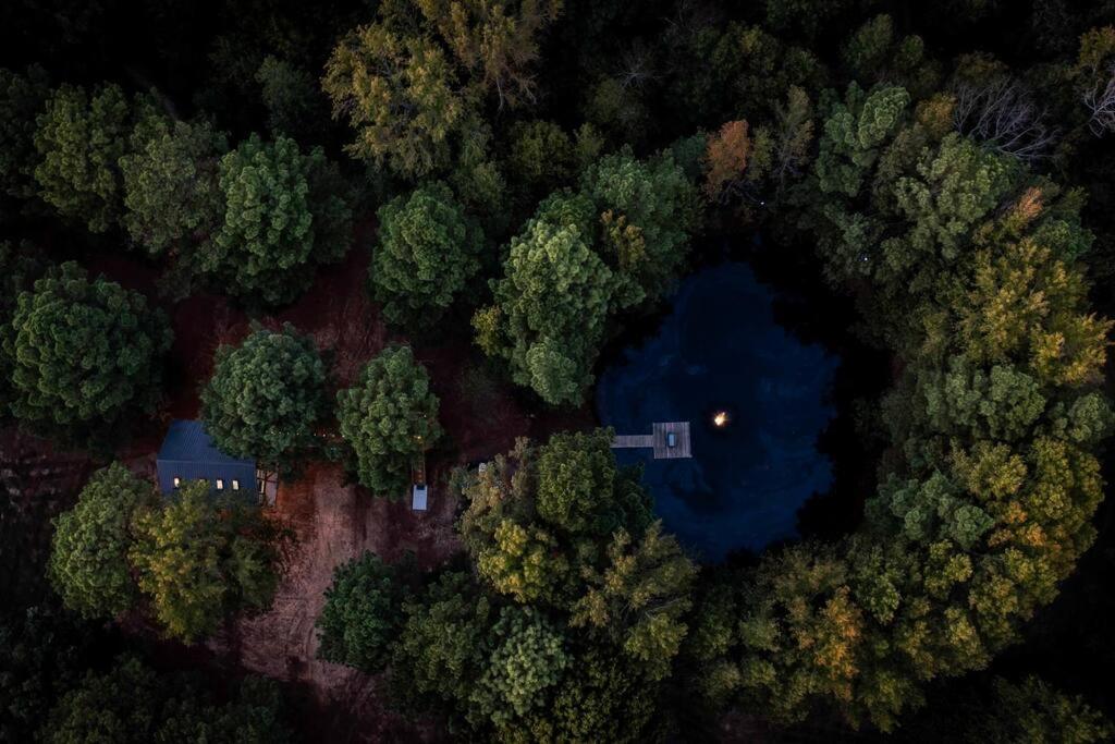 Romantic getaway in the treetops view 3
