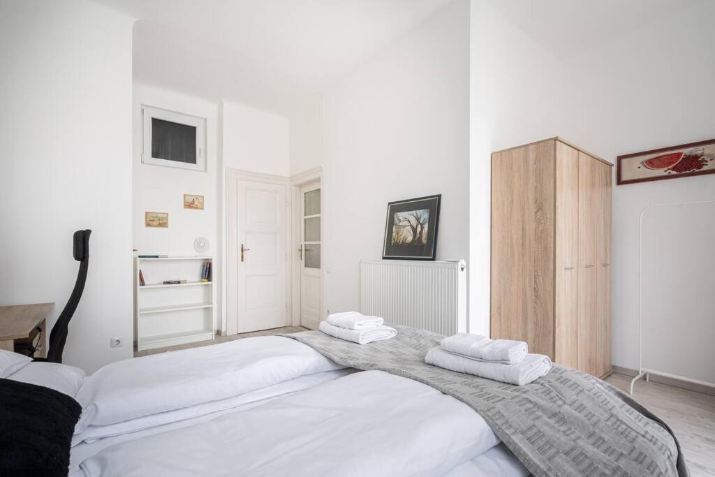 Szentkirályi Apartman 1 view 3