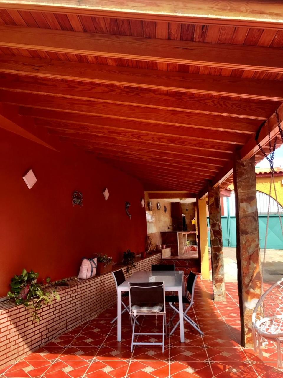 Casa Amarilla junto al mar