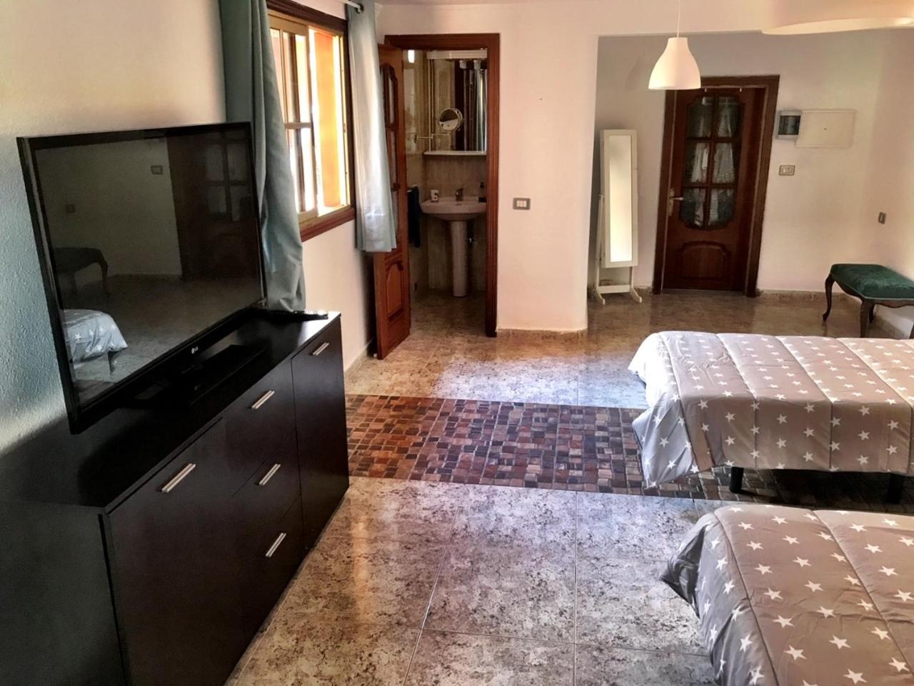 Casa Amarilla junto al mar