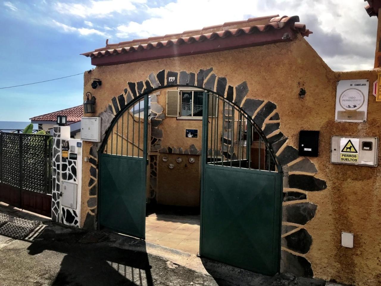 Casa Amarilla junto al mar