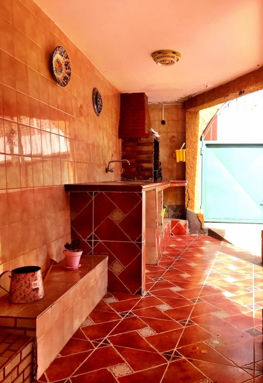 Casa Amarilla junto al mar