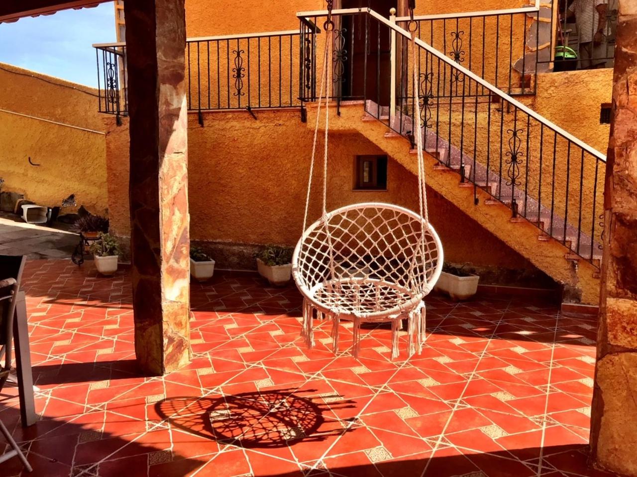 Casa Amarilla junto al mar