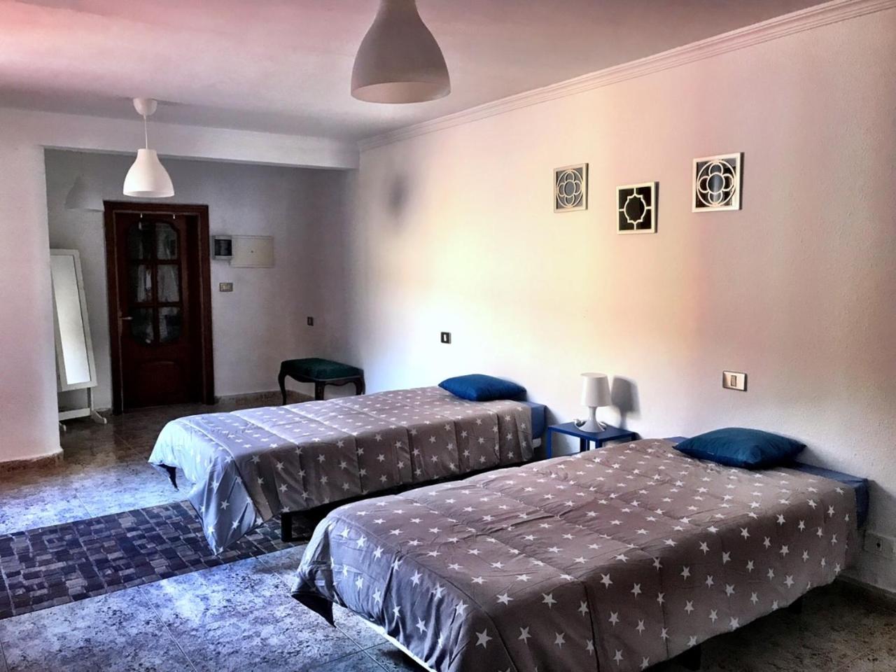 Casa Amarilla junto al mar