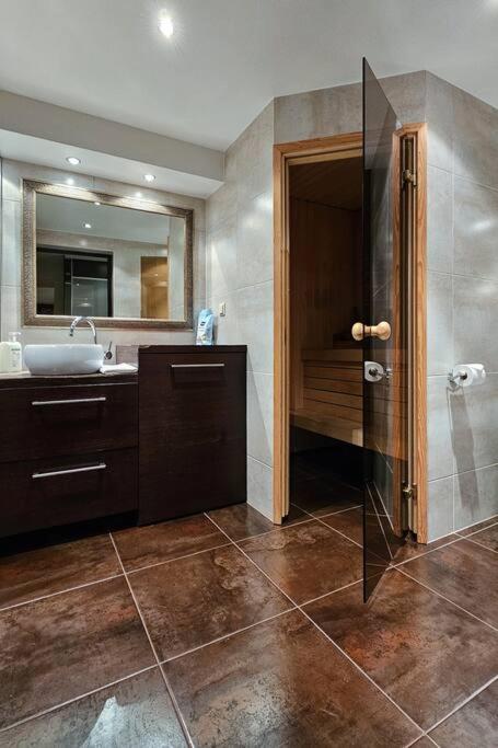 DICTUMFACTUM Modern Apartment Viru Gates