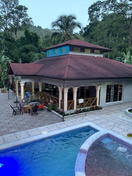 Villa escondida
