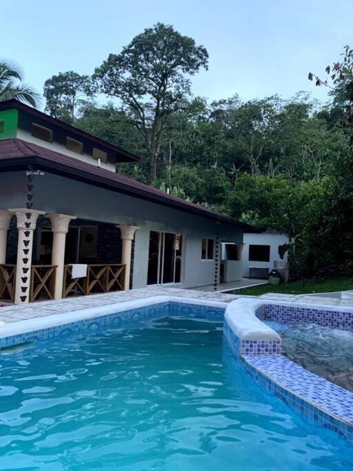Villa escondida