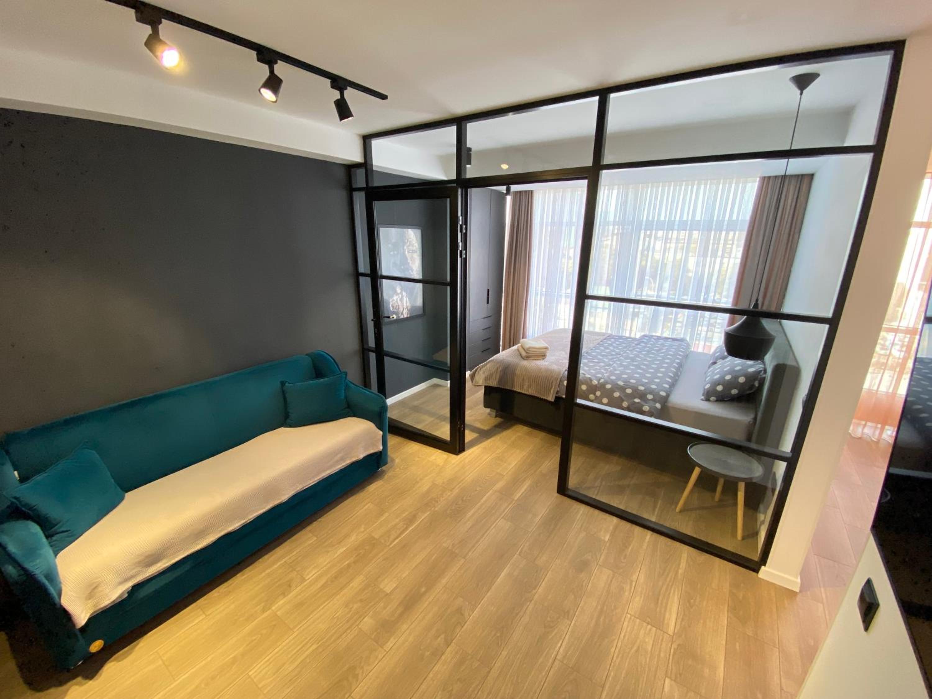 RentNow Cozy Central Apartment Lev Tolstoi 43b with Balcony