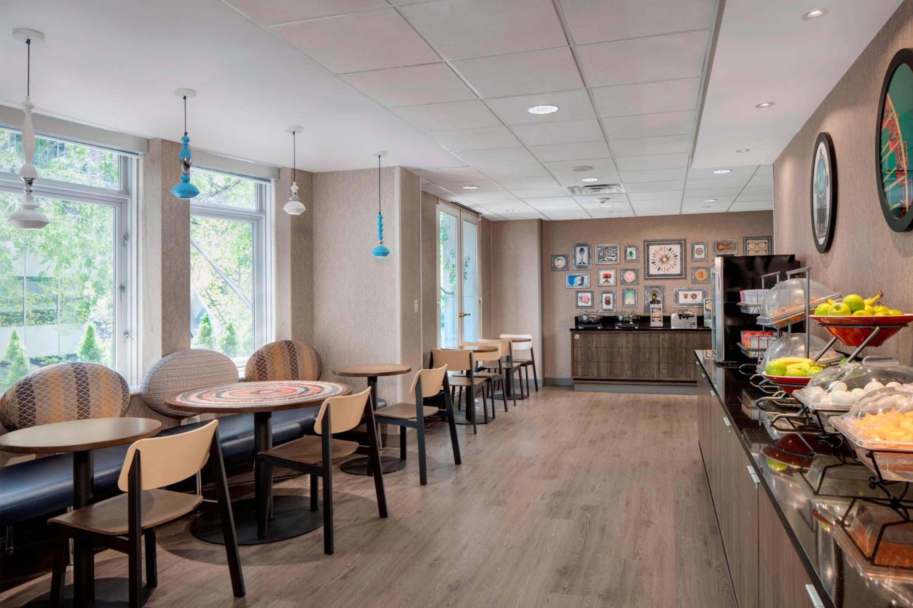 Chicago Vacations - Fairfield Inn and Suites Chicago Downtown/ Magnificent Mile - Property Image 9