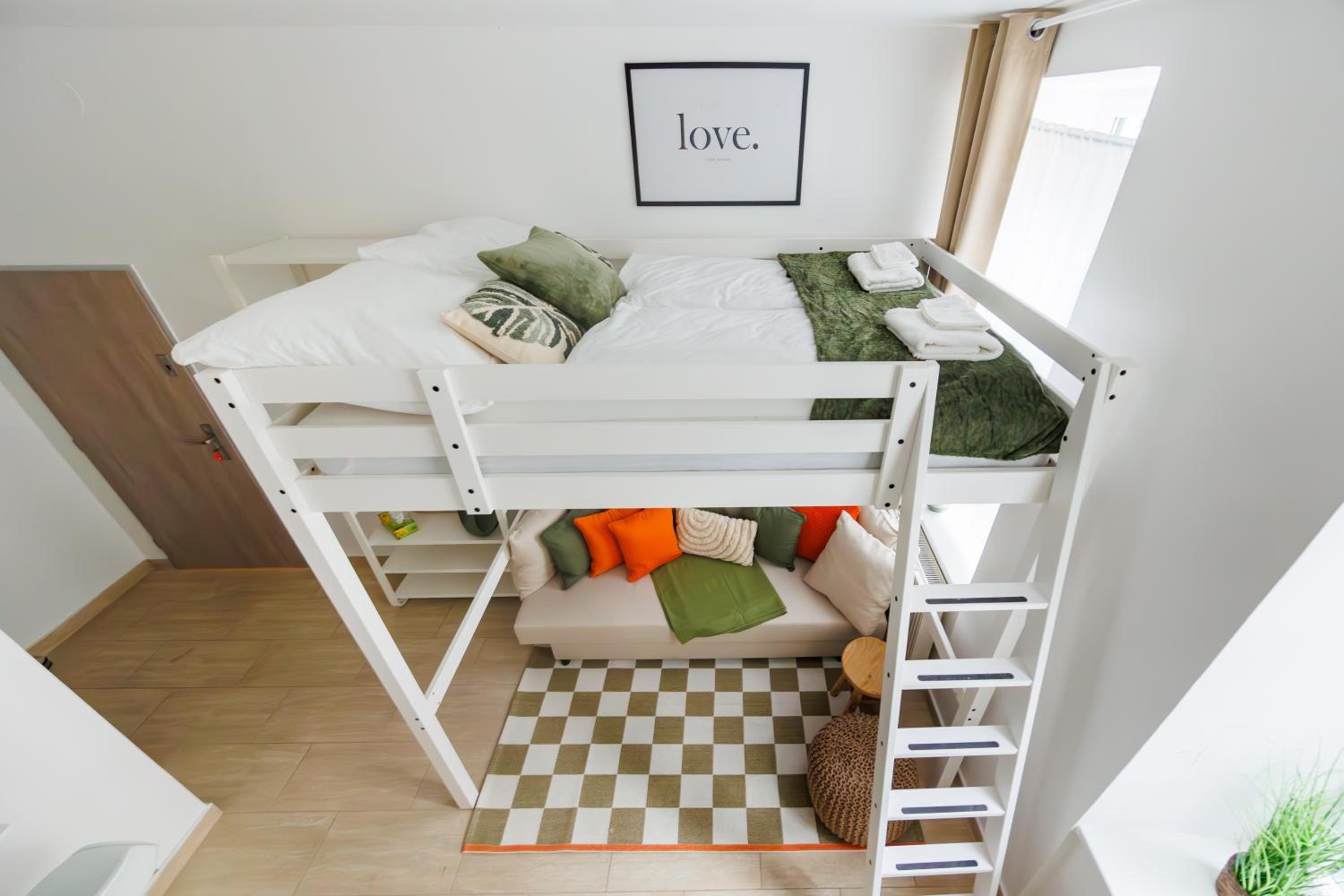 Market compact retreat