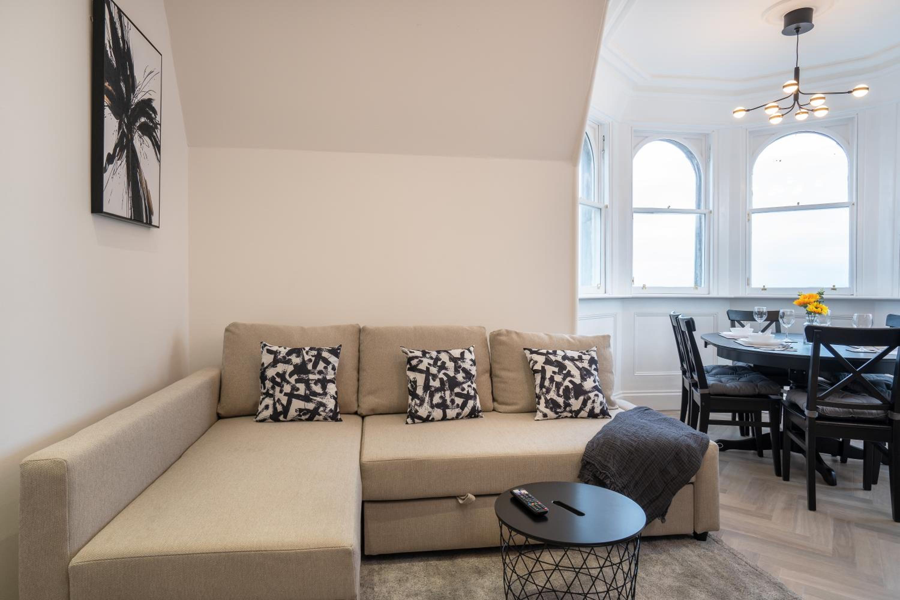 Luxury Apartment - Portobello view 2