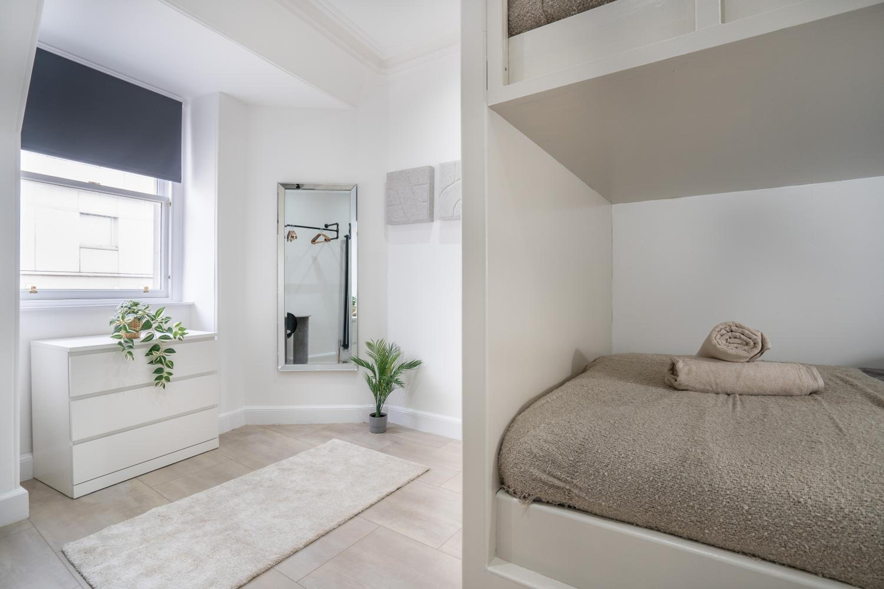 Luxury Apartment - Portobello view 4