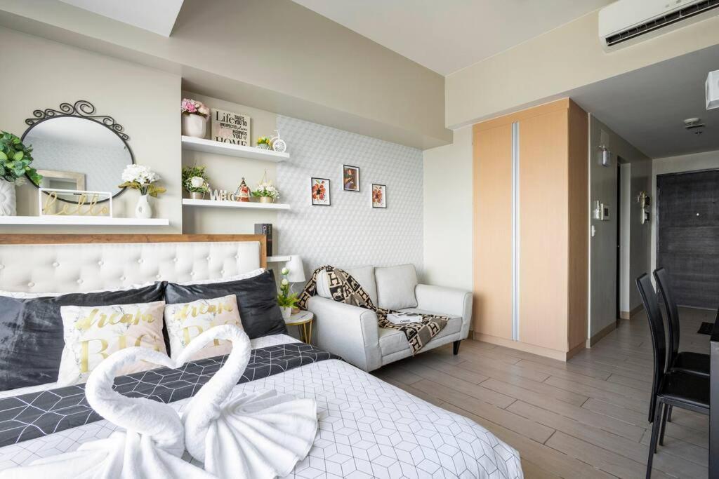 Executive Unit in Eastwood with Best City View view 2