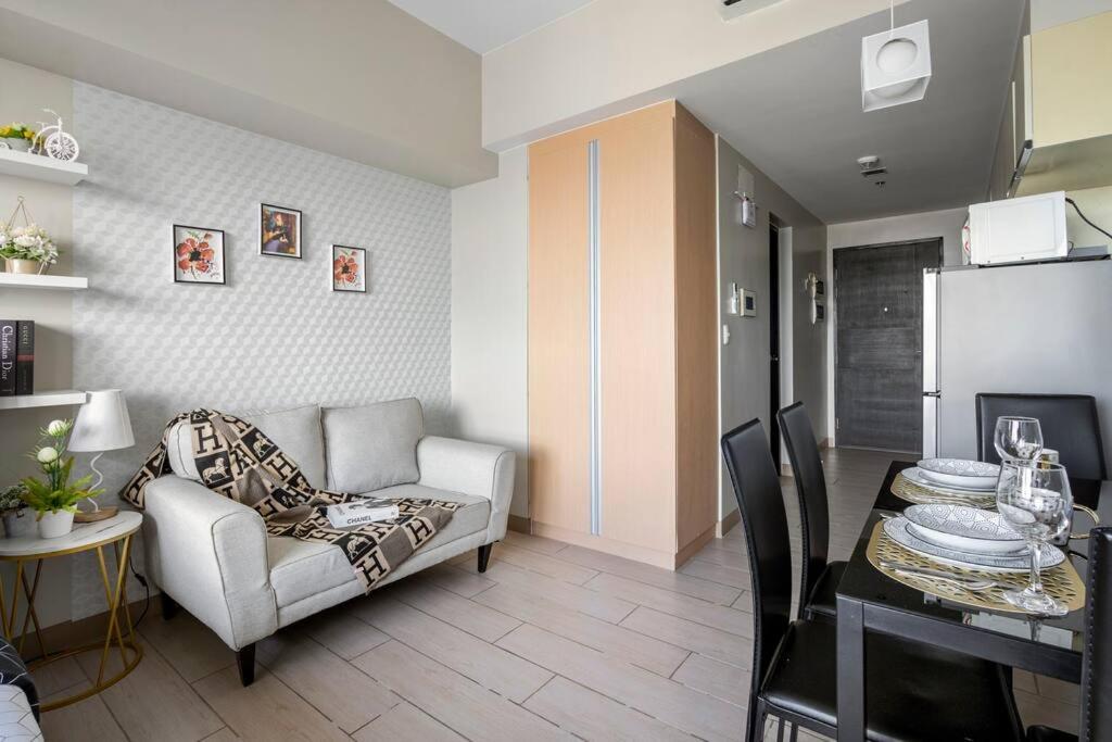 Executive Unit in Eastwood with Best City View view 4