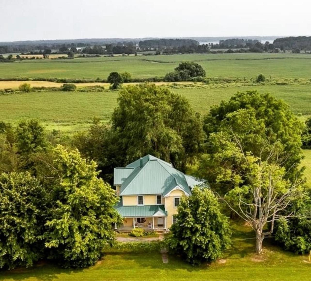 Runaway Bay Guest House
