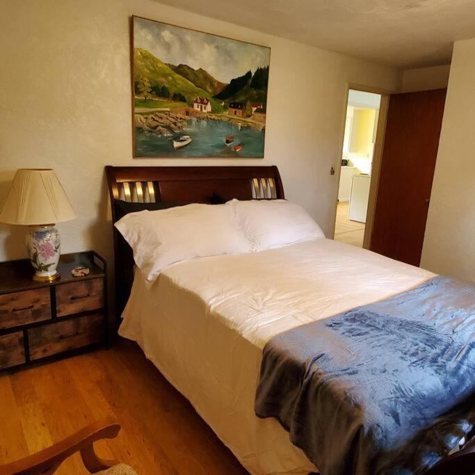 Sweet 2 bedroom close to U of Oregon & track! view 2