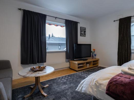 Aurora Dream House Apartment with free parking view 2