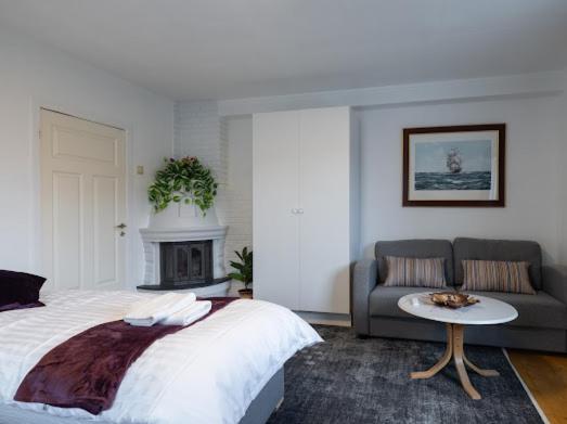 Aurora Dream House Apartment with free parking view 5