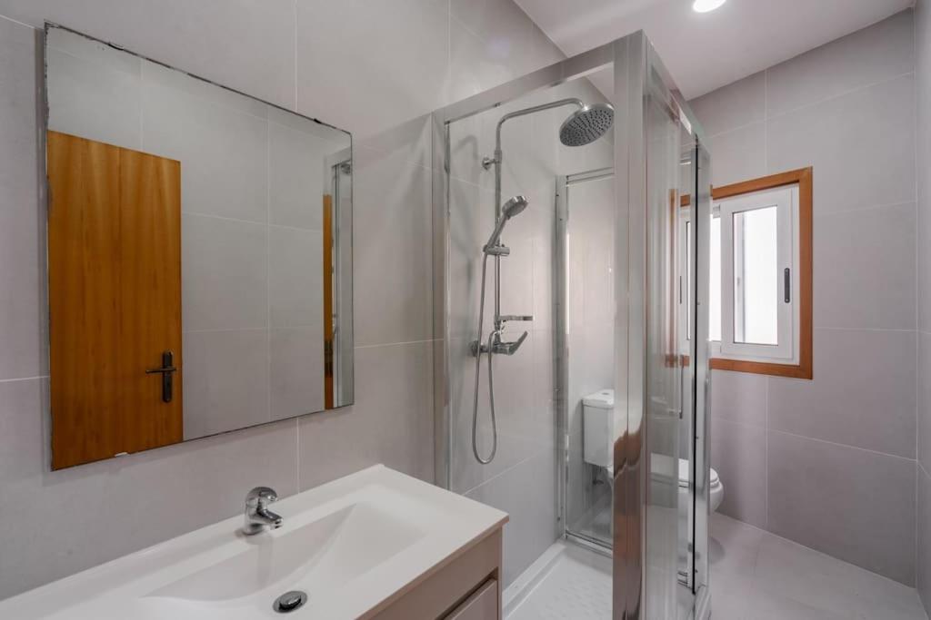 Modern studio near Metro view 3