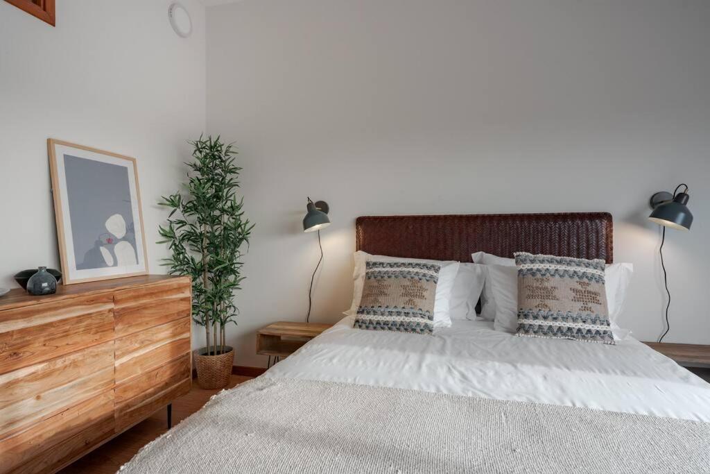Modern studio near Metro view 5