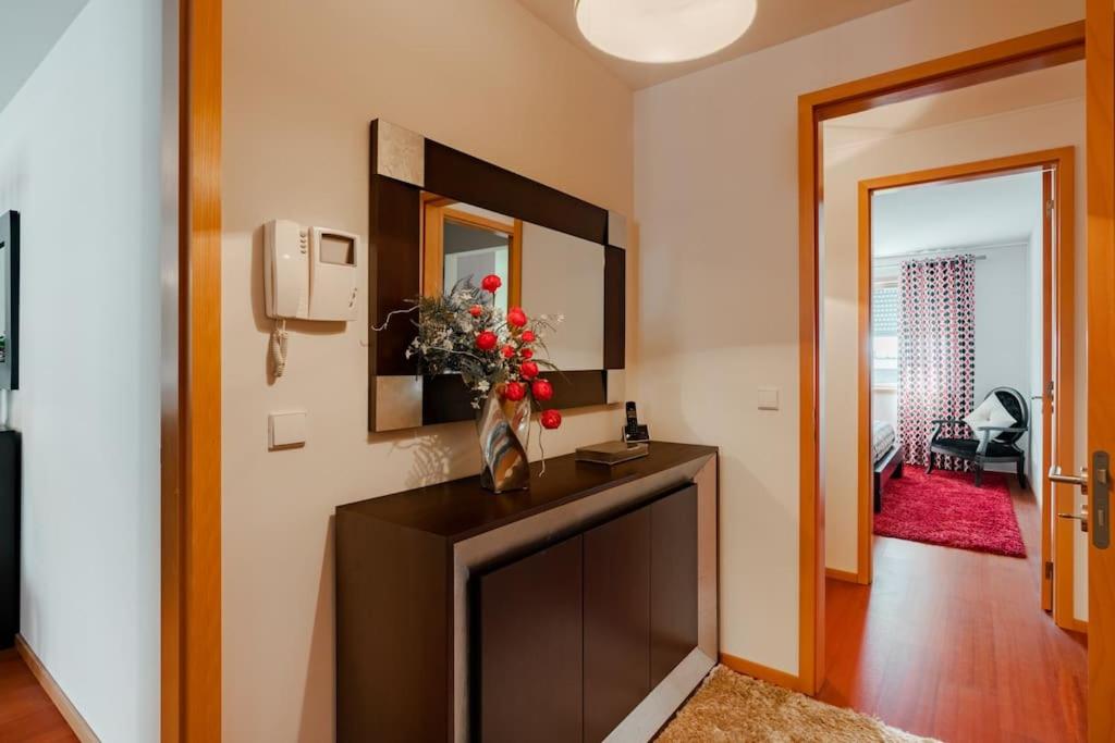 Fully Equipped 3 bed - Parking view 5