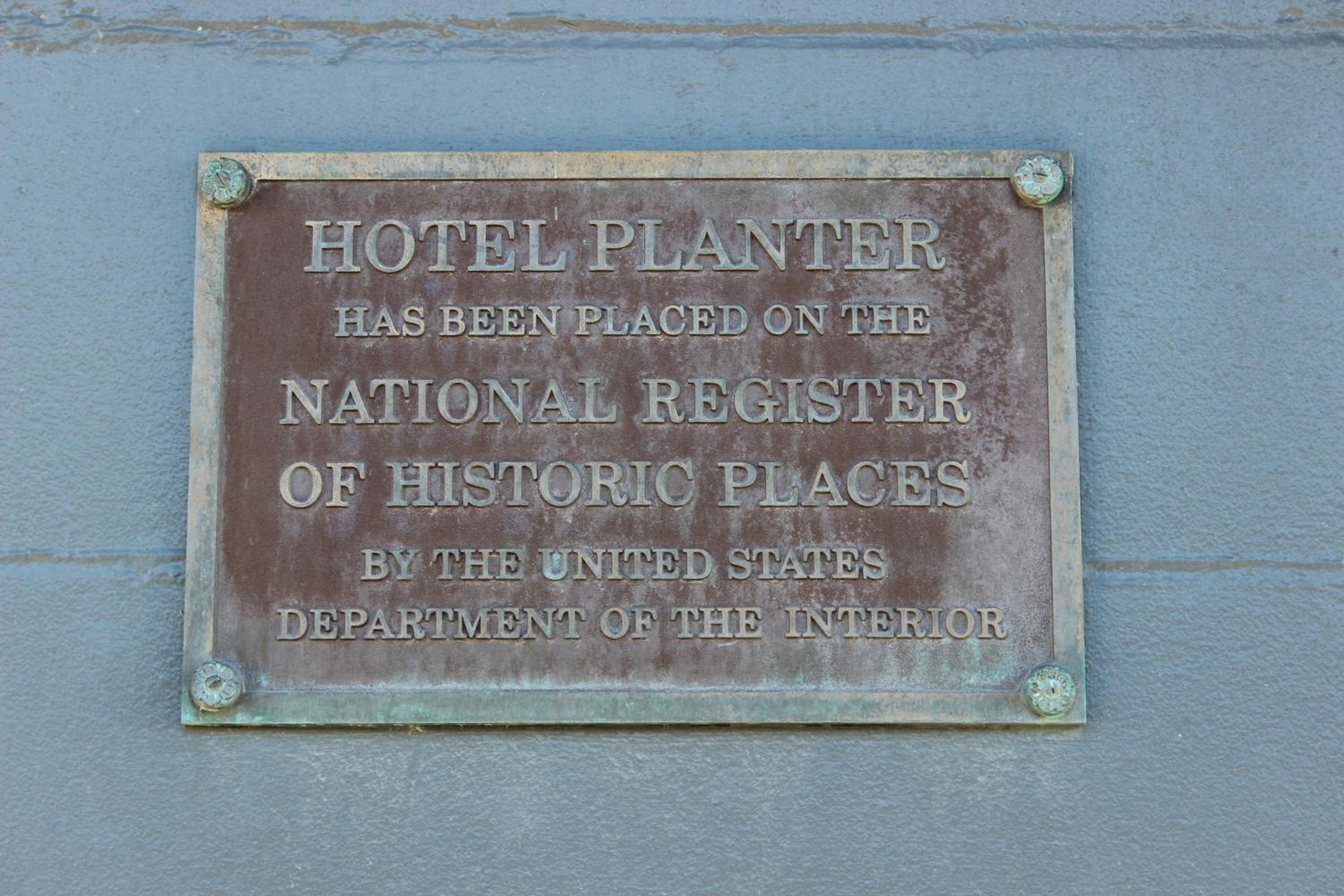 Hotel Planter