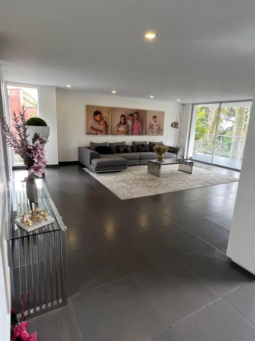 4 bedrooms Mansion in Poblado 10 minutes to Provenza