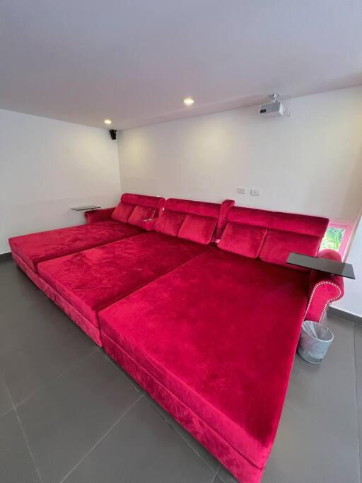 4 bedrooms Mansion in Poblado 10 minutes to Provenza