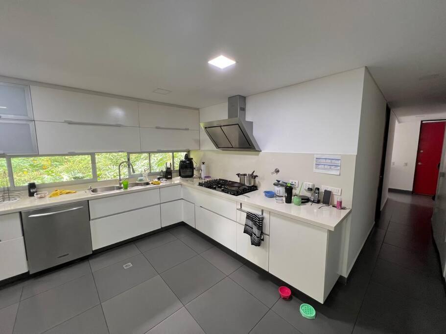 4 bedrooms Mansion in Poblado 10 minutes to Provenza