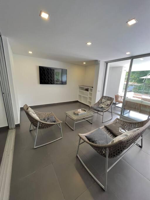 4 bedrooms Mansion in Poblado 10 minutes to Provenza