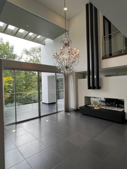 4 bedrooms Mansion in Poblado 10 minutes to Provenza