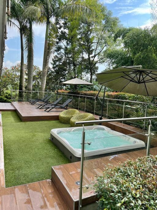 4 bedrooms Mansion in Poblado 10 minutes to Provenza