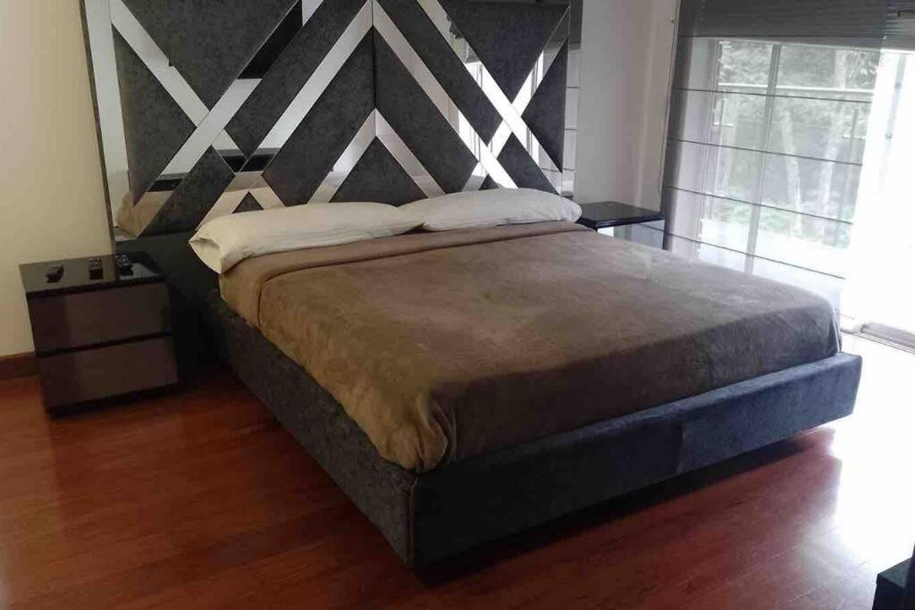 4 bedrooms Mansion in Poblado 10 minutes to Provenza