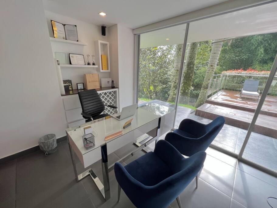 4 bedrooms Mansion in Poblado 10 minutes to Provenza