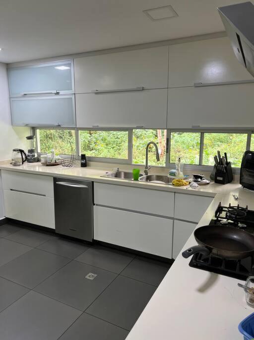 4 bedrooms Mansion in Poblado 10 minutes to Provenza