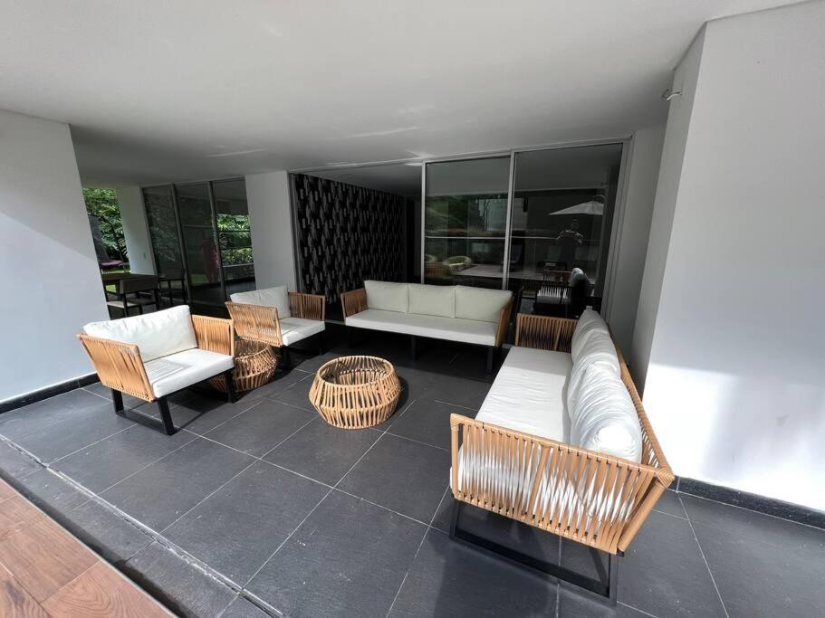 4 bedrooms Mansion in Poblado 10 minutes to Provenza