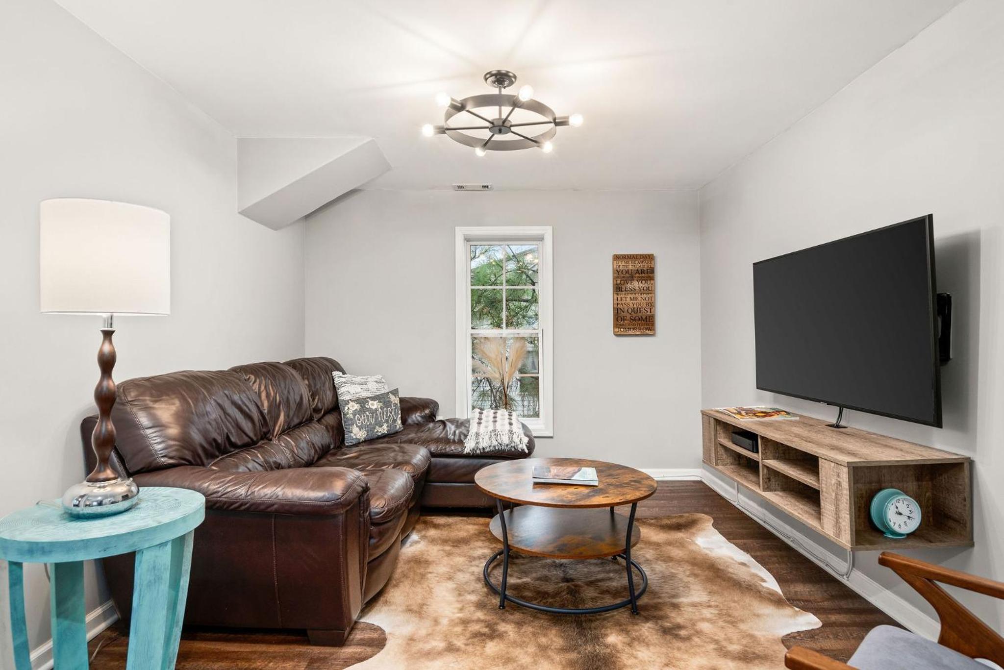 Stone Cottage 3 Bedroom Getaway - Stroll to DT Franklin - Historic Blakely House view 2