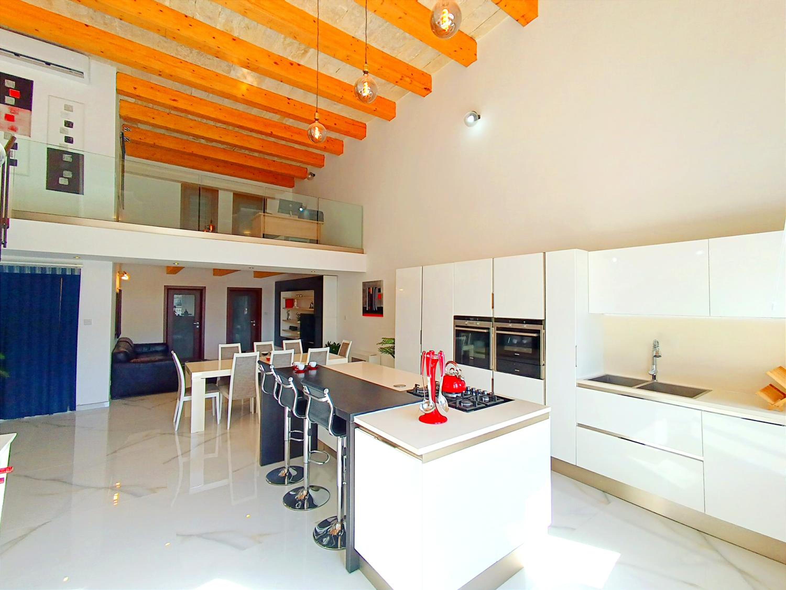Beautiful large Sea Front Duplex Loft view 3
