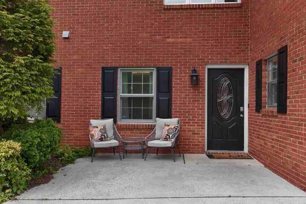 Private Suite in Upscale Neighborhood view 5