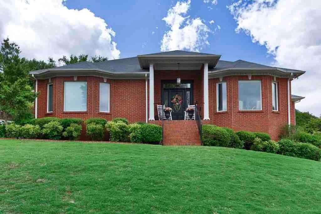 Hotel Private Suite in Upscale Neighborhood - Image 1