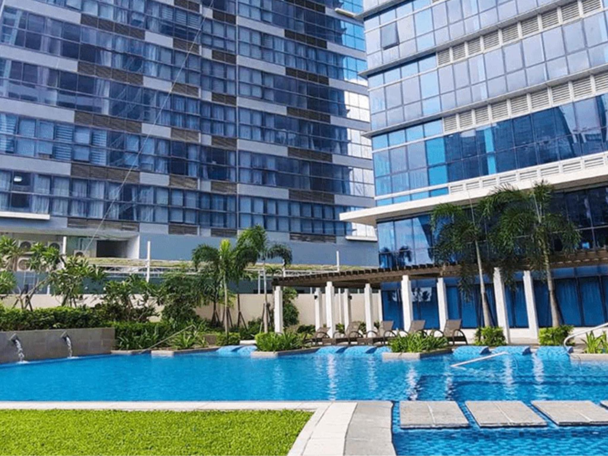Spacious 2BR Apartment in BGC with Workspace & Washer view 2