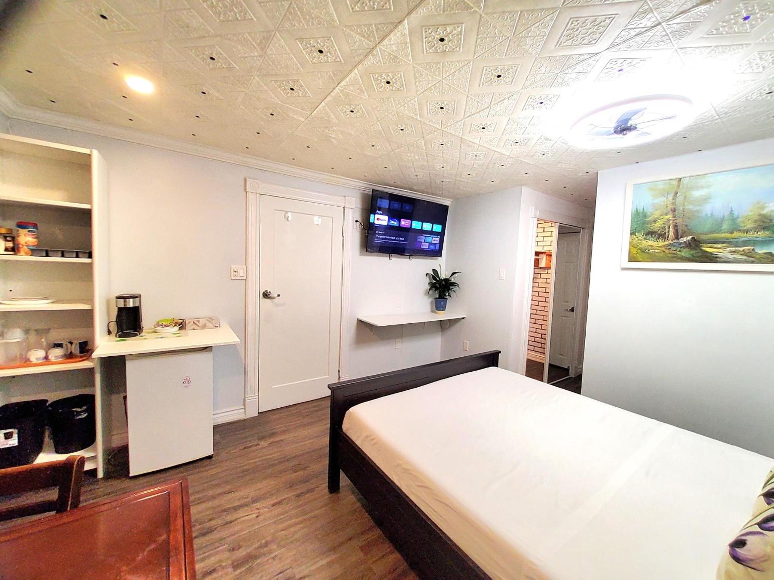 Renovated Cozy Bedroom with Private washroom