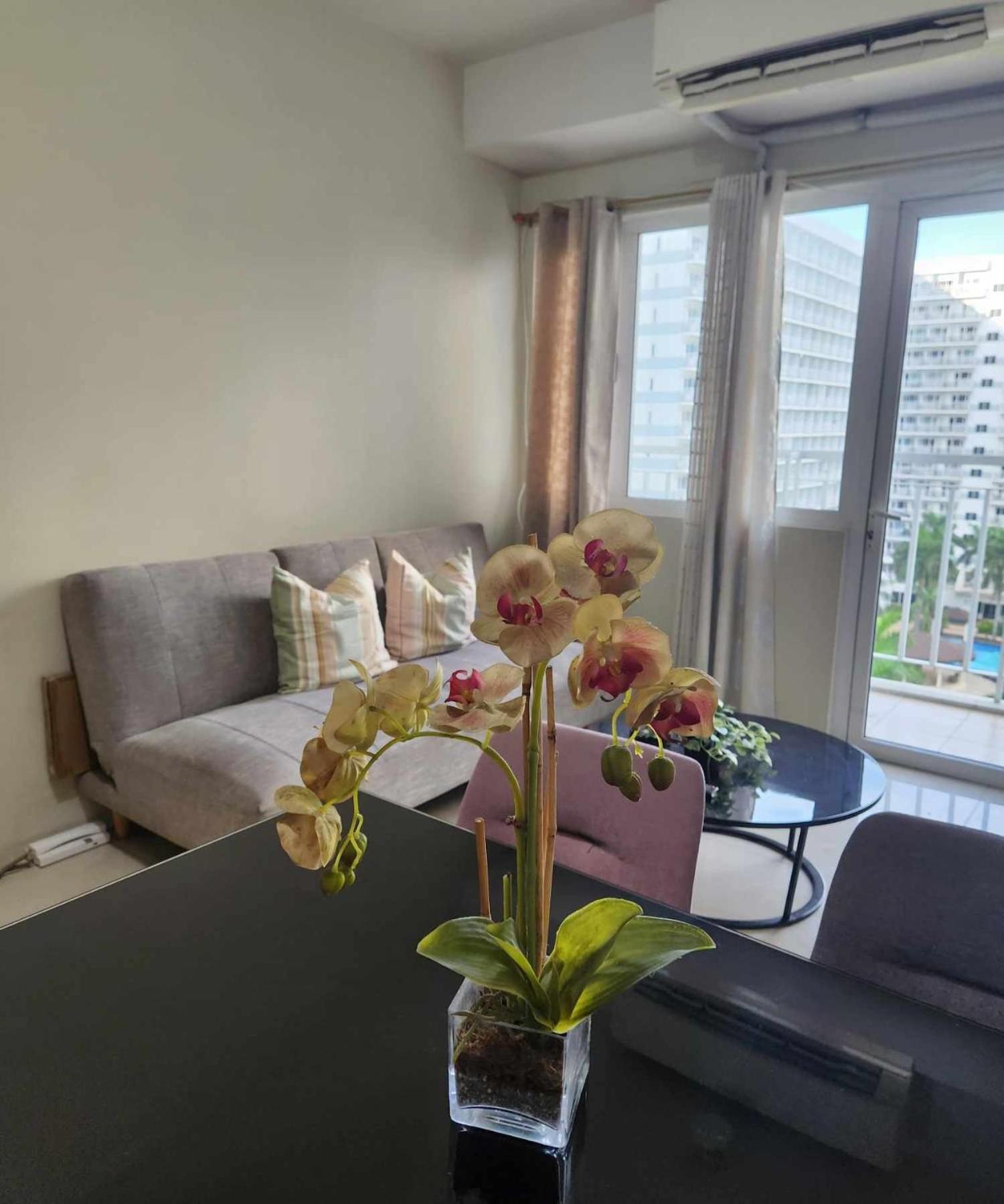 S&J Staycation at Shell Residences MOA/Near Airport
