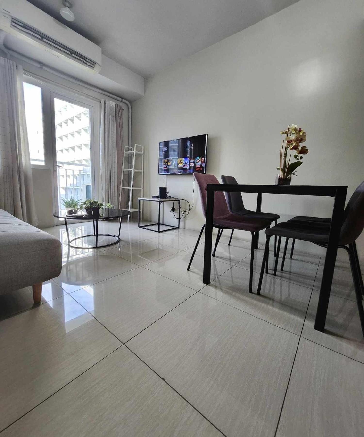 S&J Staycation at Shell Residences MOA/Near Airport