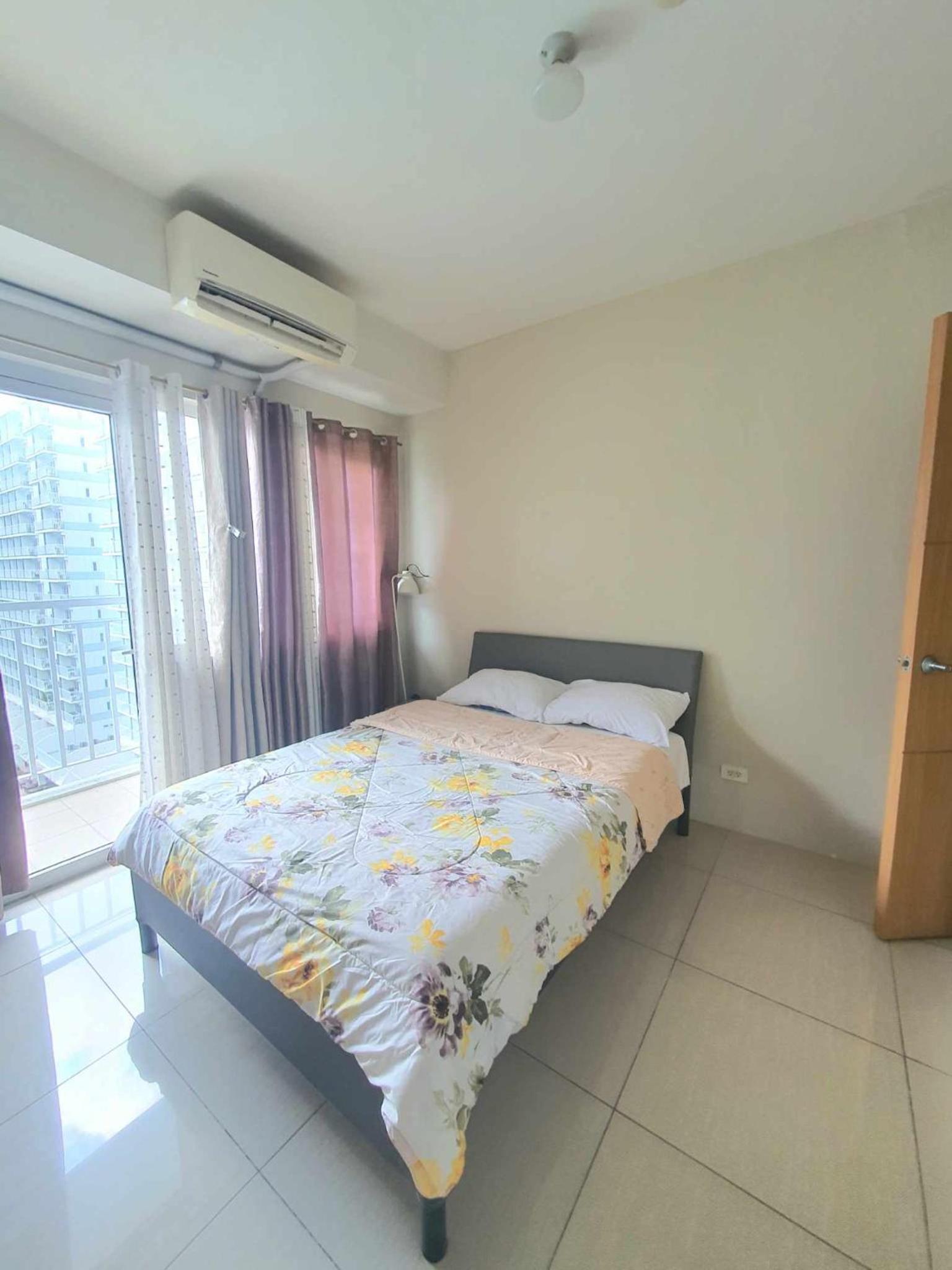 S&J Staycation at Shell Residences MOA/Near Airport